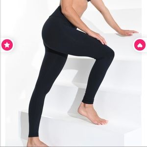 Not Your Average BBBasic Leggings Black - ✨NEW✨